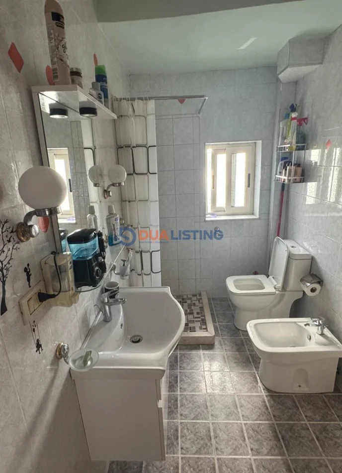Tirane, shitet apartament 2+1 , 65 m² 