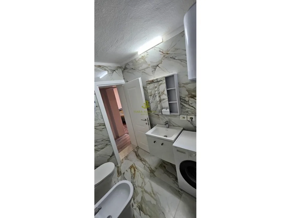 Tirane, jepet me qera apartament 1+1 Kati 4, 500 € (Mihal Grameno)