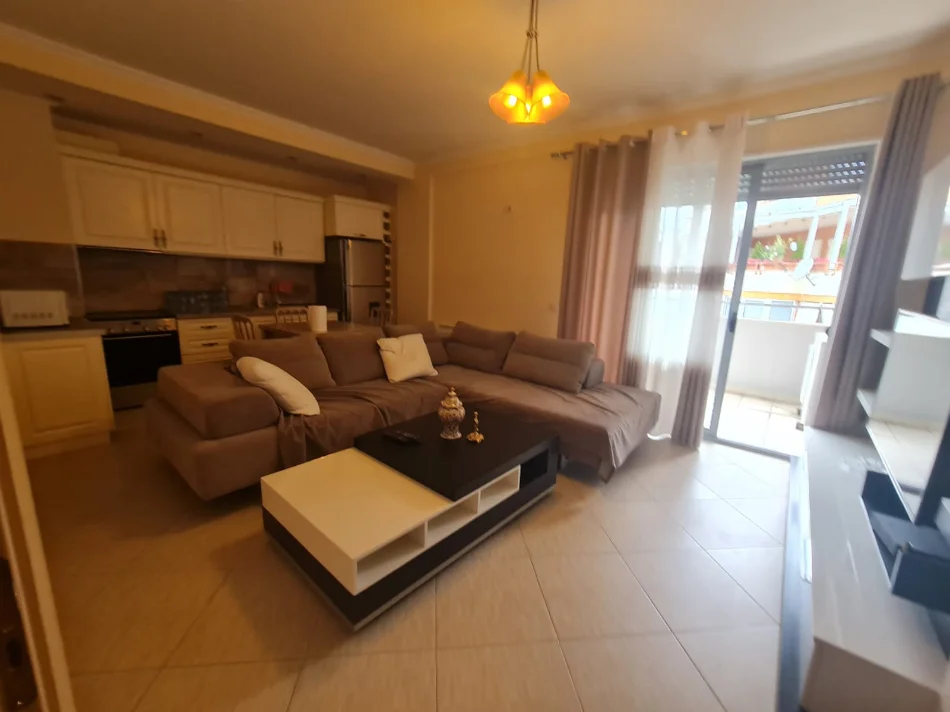Tirane, jepet me qera apartament 1+1 Kati 3, 70 m² 650 € (Rruga Peti, Liqeni i Thate)