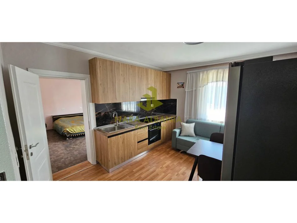 Tirane, jepet me qera apartament 1+1 Kati 4, 500 € (Mihal Grameno)