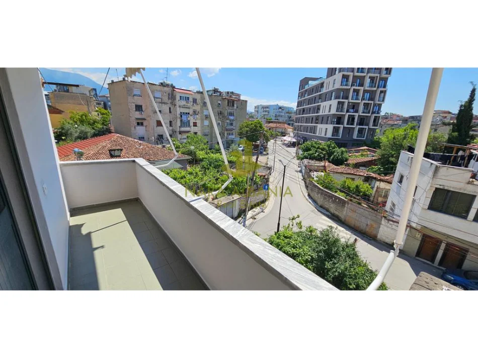 Tirane, jepet me qera apartament 1+1 Kati 4, 500 € (Mihal Grameno)