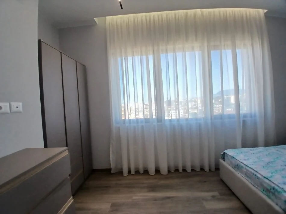 Tirane, jepet me qera apartament 1+1 Kati 5, 550 € 