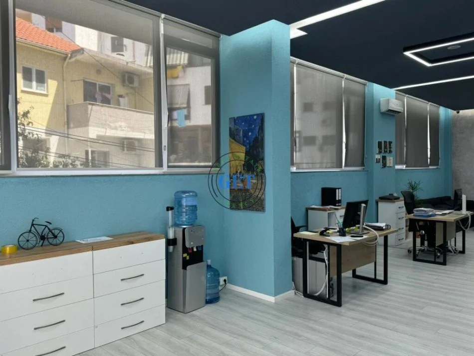 Durres, shitet ambjent biznesi Kati 0, 88 m² 165.000 € (Qendra Tregtare Blue Star)