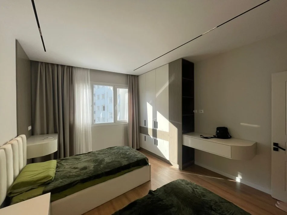 Tirane, jepet me qera apartament 2+1+Ballkon Kati 6, 105 m² 900 € (Riverside Residence Astir)