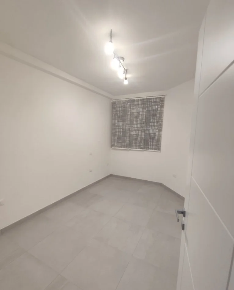 Tirane, jepet me qera apartament 2+1 Kati 4, 80 m² 650 € (Myslym Shyr,prane gjykates)