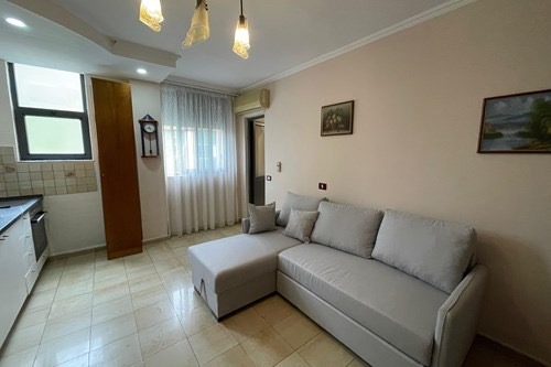 Tirane, jepet me qera apartament 1+1 , 51 m² 500 € (Shkolla e baletit)