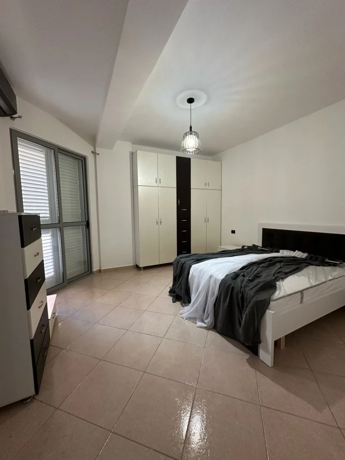 Tirane, jepet me qera apartament 2+1 Kati 3, 100 m² 500 € (MISTO MAME)