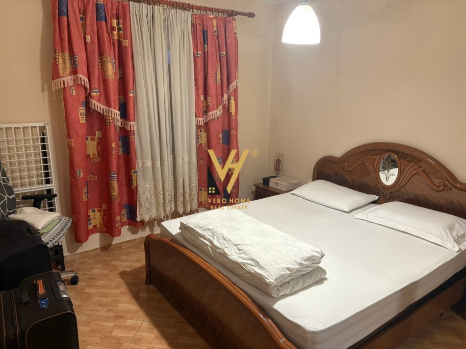 Tirane, jepet me qera apartament 1+1+Ballkon Kati 3, 60 m² 400 € (XHAMLLIK)