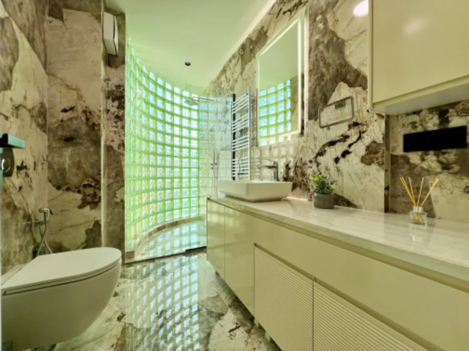 Tirane, jepet me qera apartament 2+1 Kati 7, 155 m² 2.300 € (Perballe viles Enver , Ish blloku)