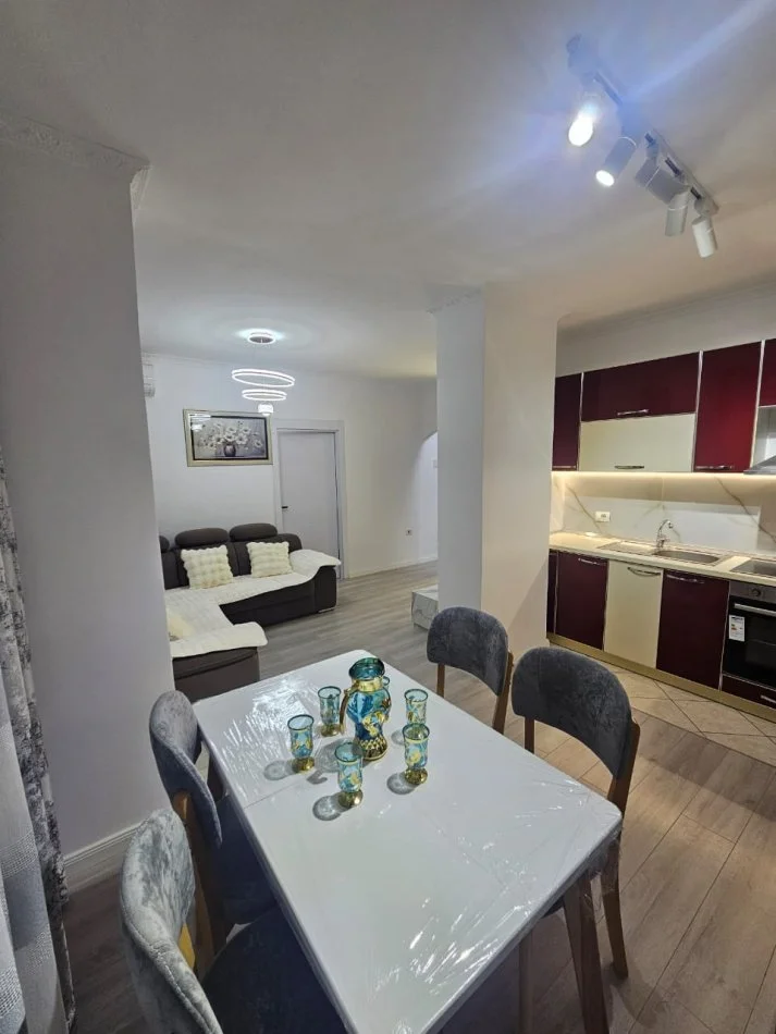 shitet apartament , 55 m² 95.000 € (misto mame)
