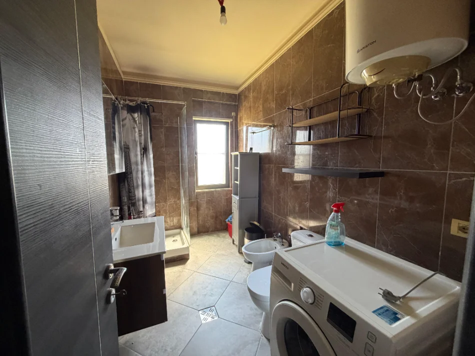 Shqiperi, jepet me qera apartament 1+1+Ballkon Kati 3, 68 m² 600 € (Liqeni i Thate)