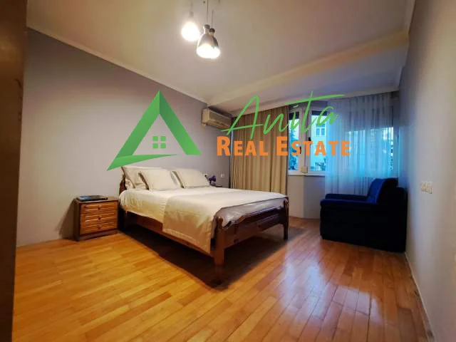 Tirane, jepet me qera apartament 1+1+Ballkon Kati 2, 67 m² 550 € (Qender)