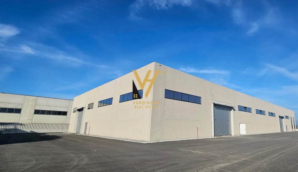 Durres, jepet me qera magazine Kati 0, 2.900 m² 6.380 € (SHEN VLASH)