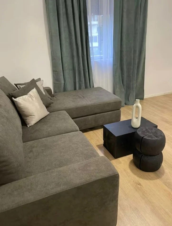 Tirane, jepet me qera apartament 2+1+Ballkon Kati 3, 80 m² 650 € 