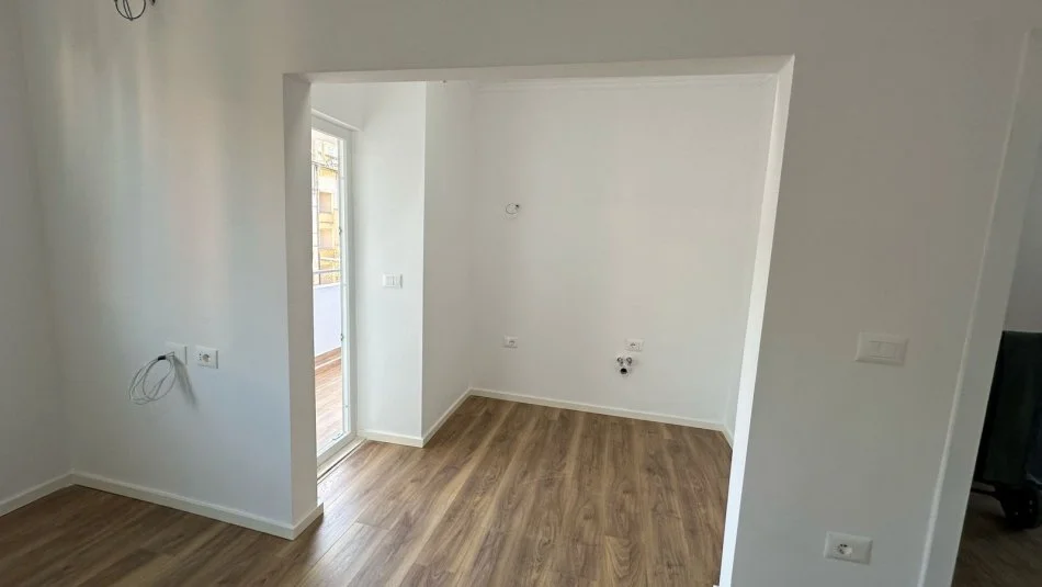 Tirane, shitet apartament 2+1 Kati 4, 75 m² 148.000 € (SHITET APARTAMENT 2+1 PERBALLE DELIJORGJIT)