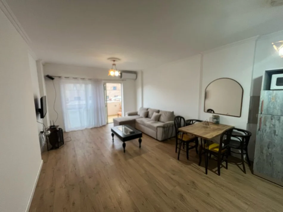 Tirane, jepet me qera apartament 1+1+Ballkon Kati 4, 67 m² 500 € (Siri Kodra), OPP52044