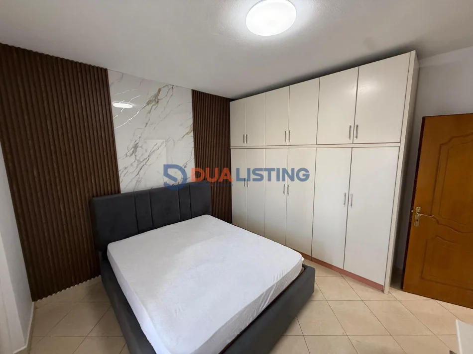 Tirane, jepet me qera apartament 2+1 , 650 € 