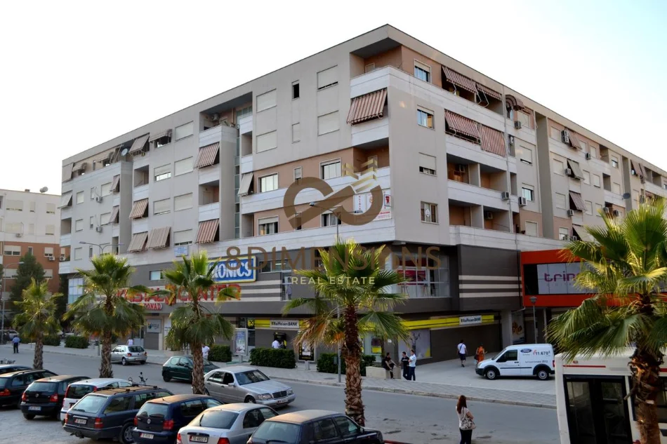 Tirane, shitet ambjent biznesi Kati 0, 66 m² 170.000 € (komuna e parisit)
