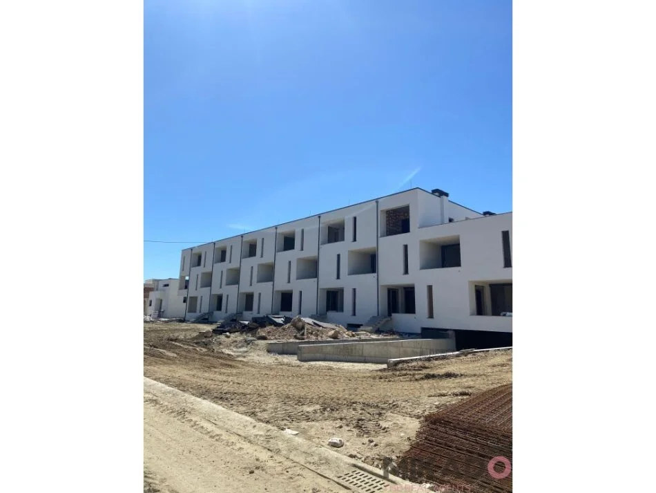 shitet , , 116 m² 220,000 €