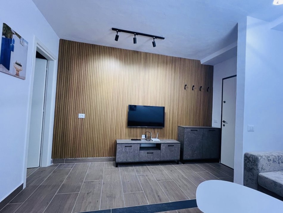 Tirane, jepet me qera apartament 1+1 Kati 3, 55 m² 500 € (Universiteti Barleti)