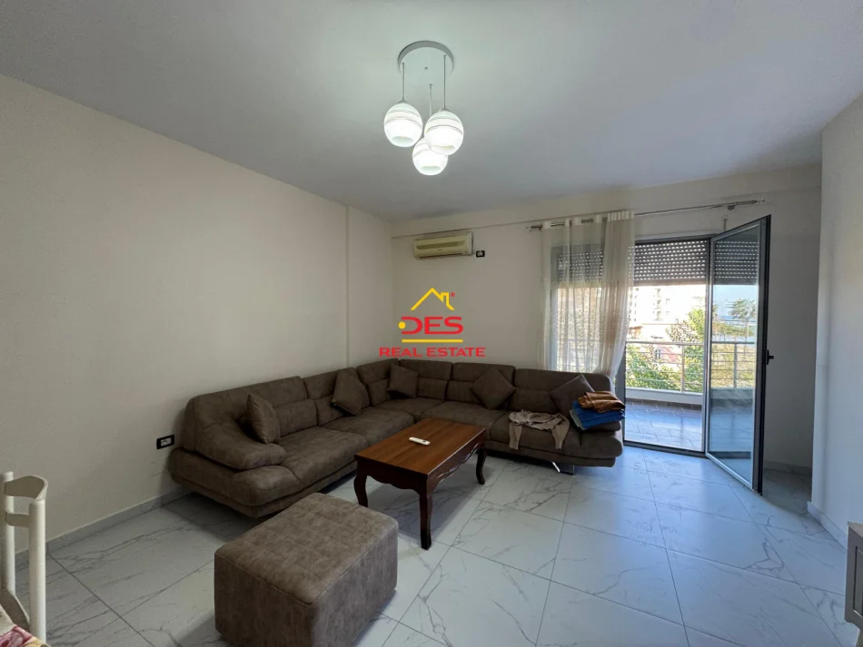 Vlore, jepet me qera apartament 1+1+Ballkon Kati 3, 70 m² 350 € (Rruga Çamëria)