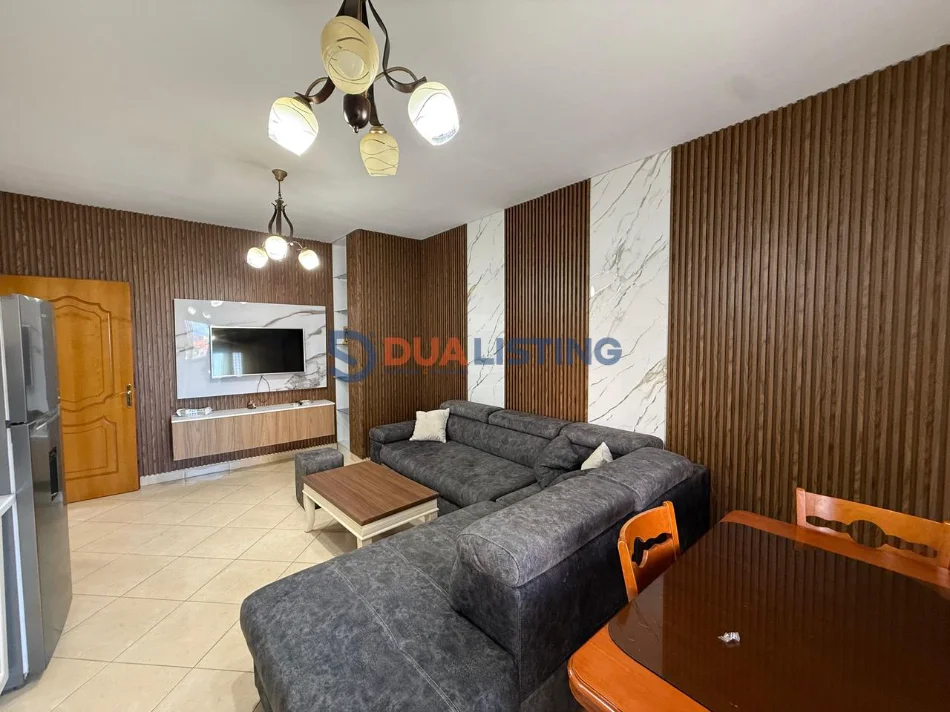 Tirane, jepet me qera apartament 2+1 , 650 € 