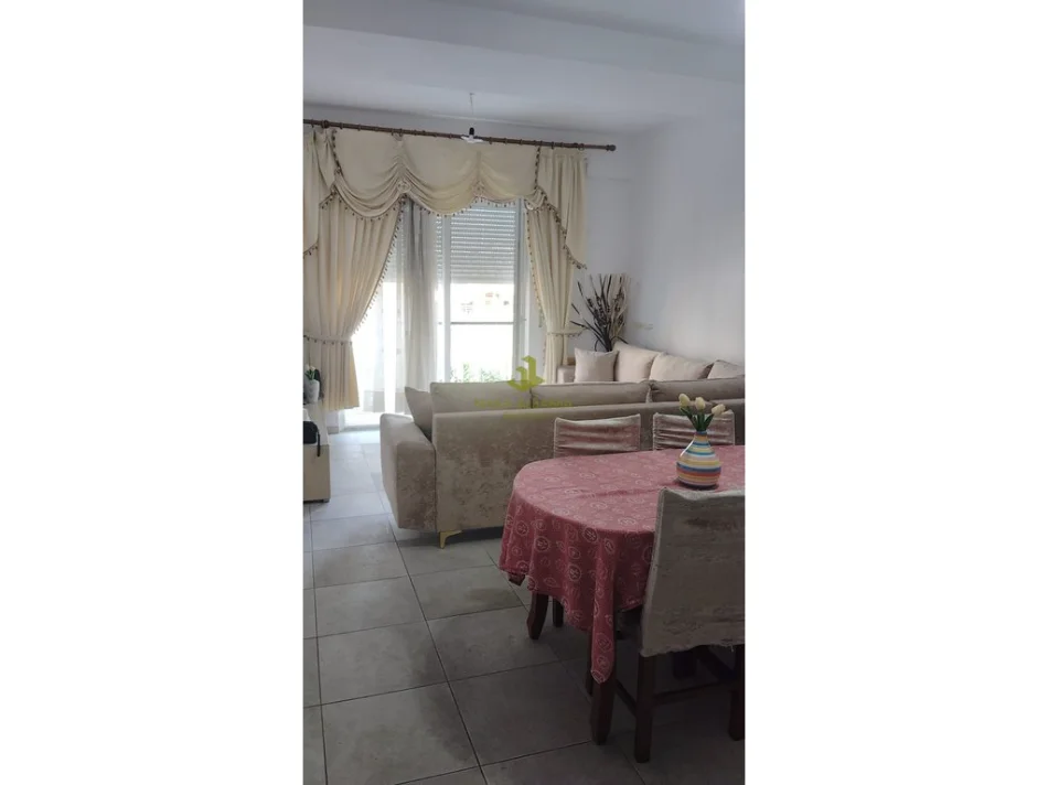 Tirane, jepet me qera apartament 1+1 Kati 1, 500 € 