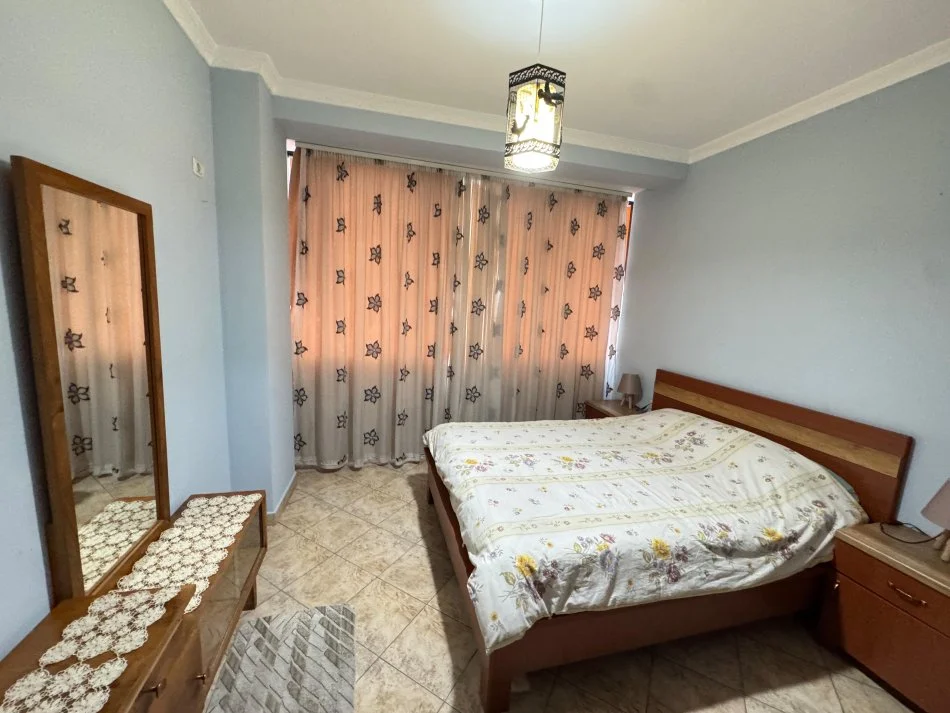 Tirane, jepet me qera apartament 2+1 , 130 m² 650 € (21 dhjetori)