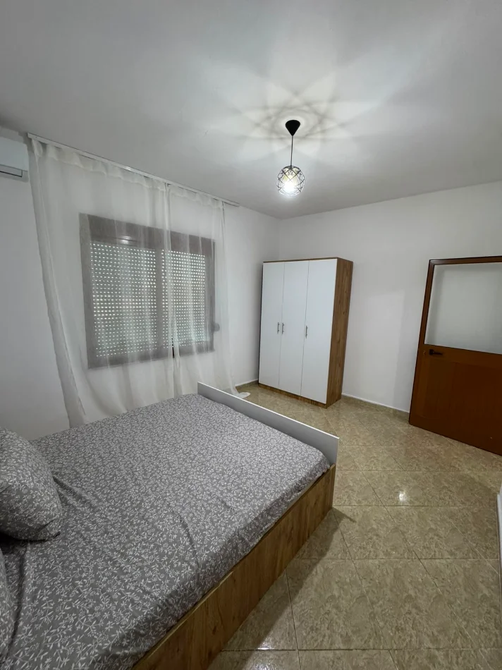 Tirane, jepet me qera shtepi 1+1 Kati 2, 65 m² 400 € (Tregu i ri elektrik)