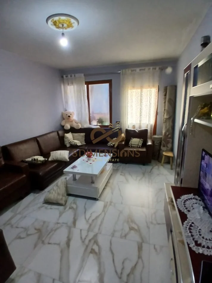 Tirane, shitet shtepi Vile 1 Katshe Kati 0, 140 m² 180.000 € (shkoze)