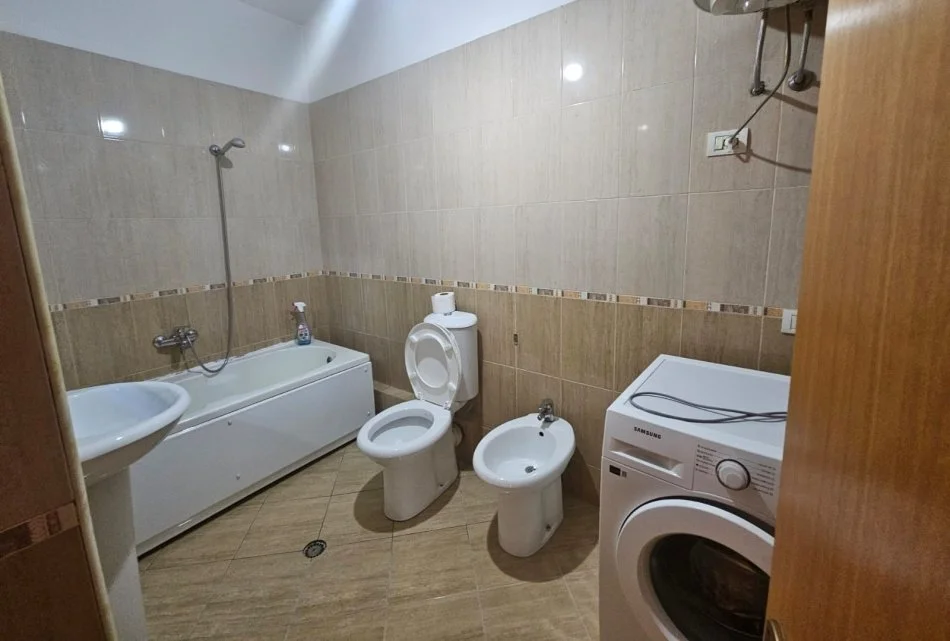 Tirane, jepet me qera apartament 2+1+Aneks+Ballkon Kati 7, 100 m² 500 € (prane fabrikes se miellit)