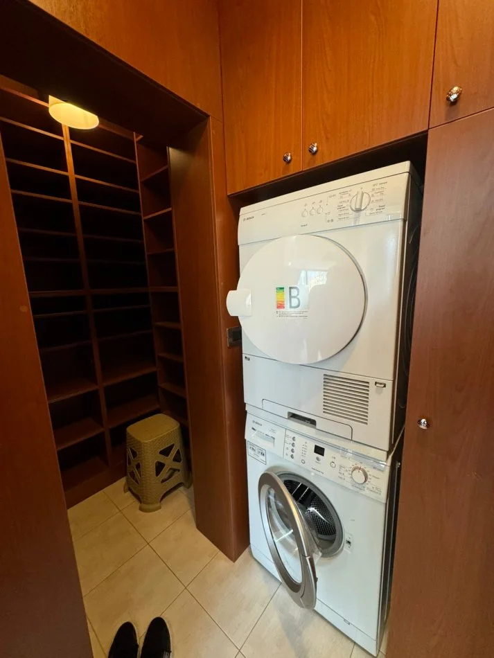 Tirane, jepet me qera apartament 2+1+Ballkon Kati 6, 110 m² 2.000 € (Blloku)