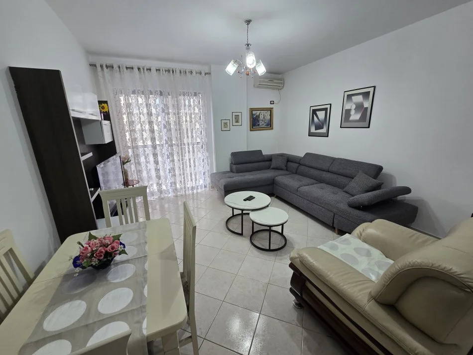 Tirane, jepet me qera apartament 2+1 Kati 5, 115 m² 500 € (Astir ,Bar bohem)