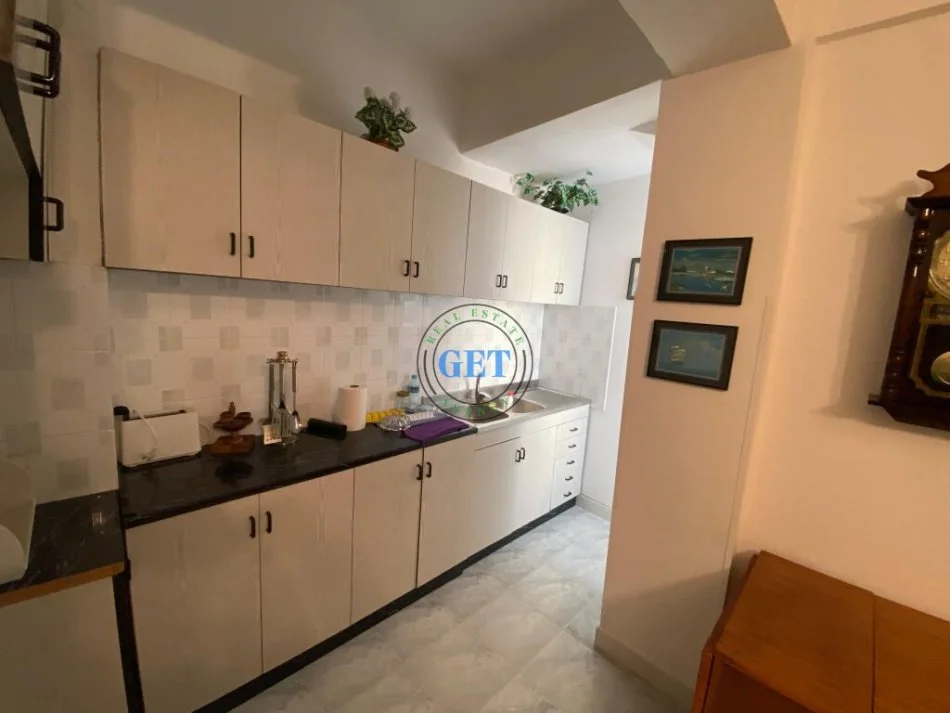Durres, jepet me qera apartament 1+1+Ballkon Kati 2, 70 m² 300 € (Vollga,Durres)