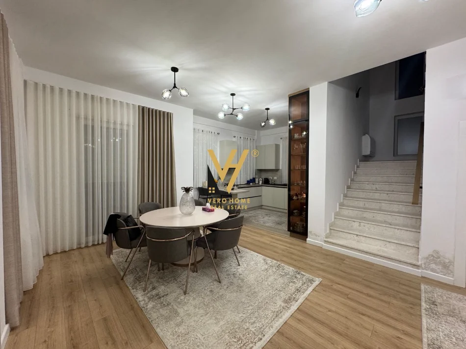 Tirane, jepet me qera Vile 3 Katshe Kati 0, 600 m² 2.500 € (MJULL BATHORE)