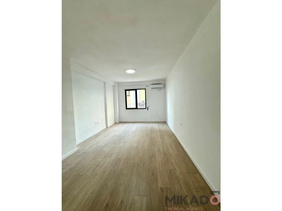 Tirane, jepet me qera zyre Kati 1 81 m² 600 € (Rruga Qemal Stafa