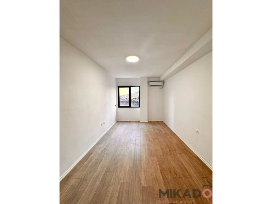 Tirane, jepet me qera zyre , Kati 1, 88 m² 650 € (Qemal Stafa)