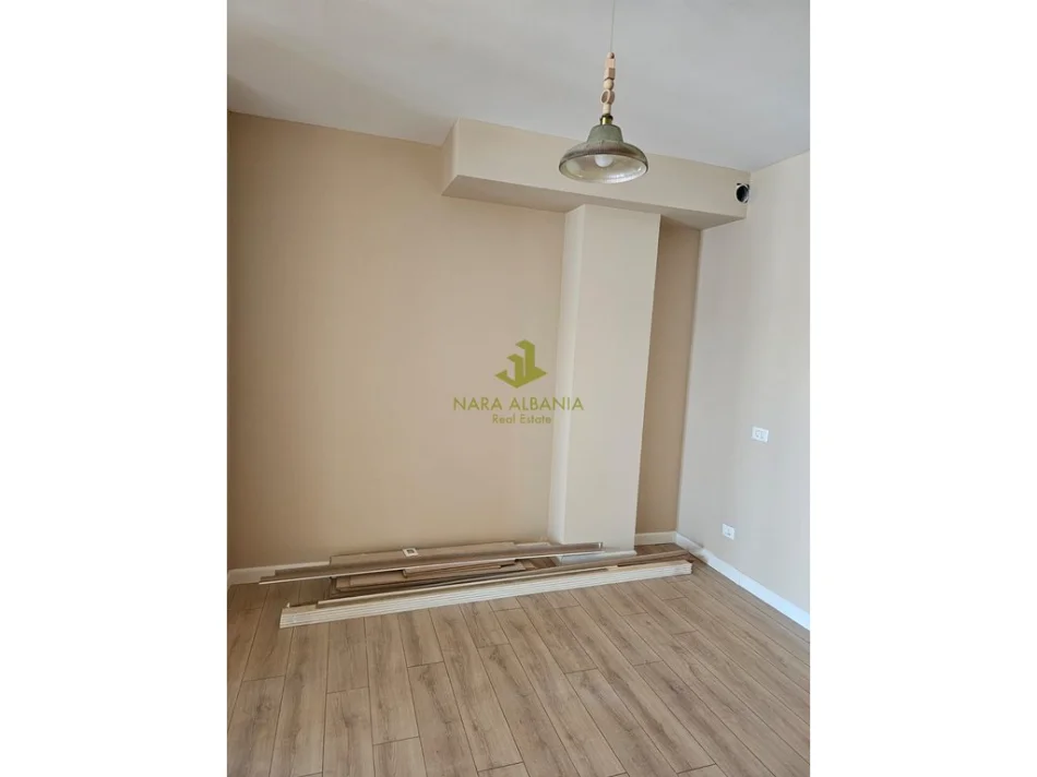 Tirane, shitet apartament 1+1 Kati 4, (Sauku)