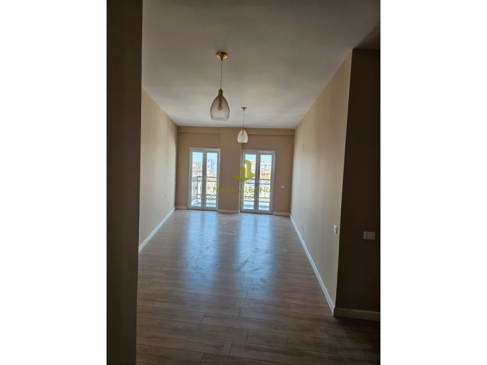 Tirane, shitet apartament 1+1 Kati 4, (Sauku)