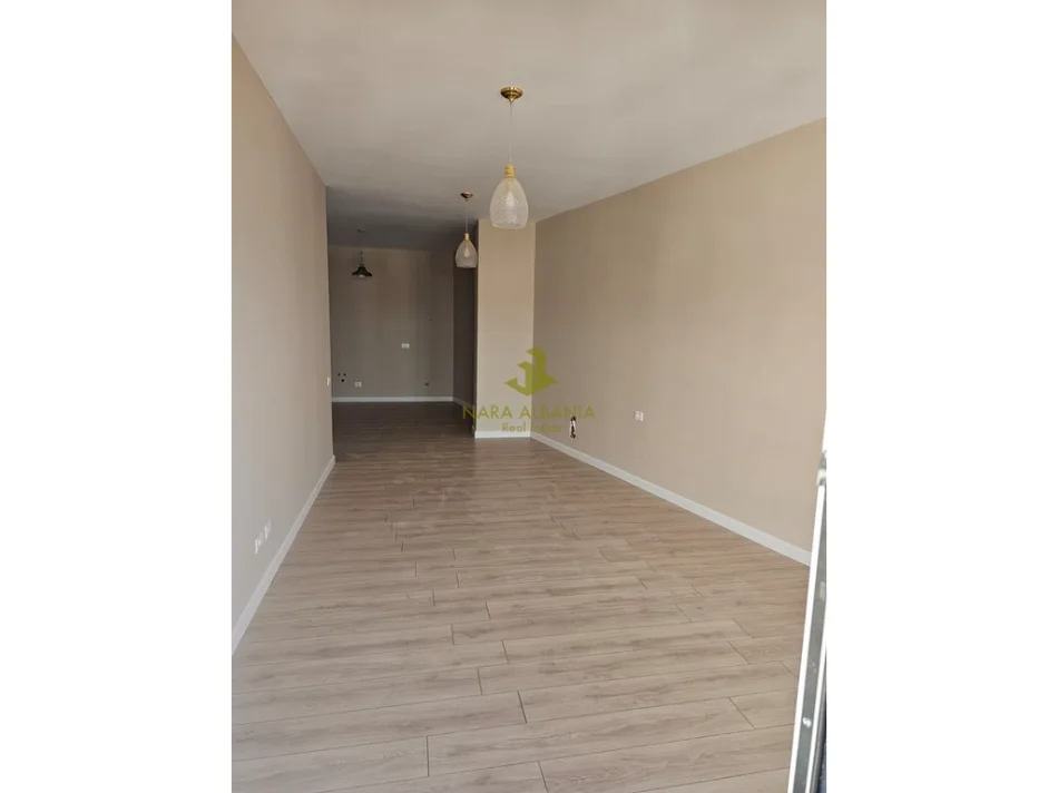 Tirane, shitet apartament 1+1 Kati 4, (Sauku)
