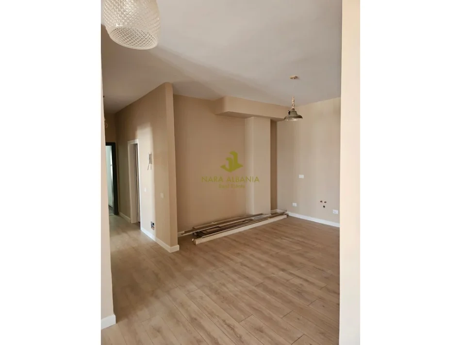 Tirane, shitet apartament 1+1 Kati 4, (Sauku)