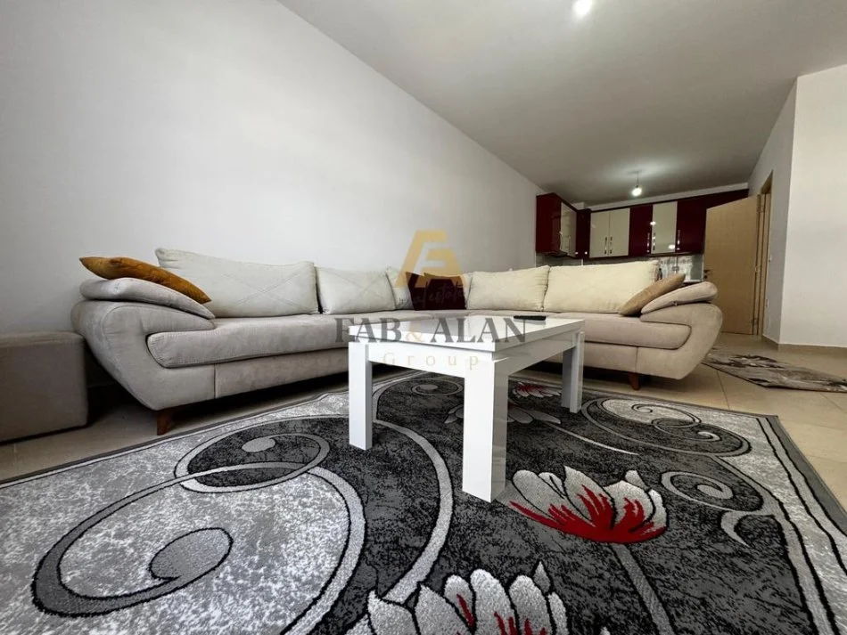 Tirane, jepet me qera apartament 3+1+2 Kati 2, 850 € (Kinostudio)
