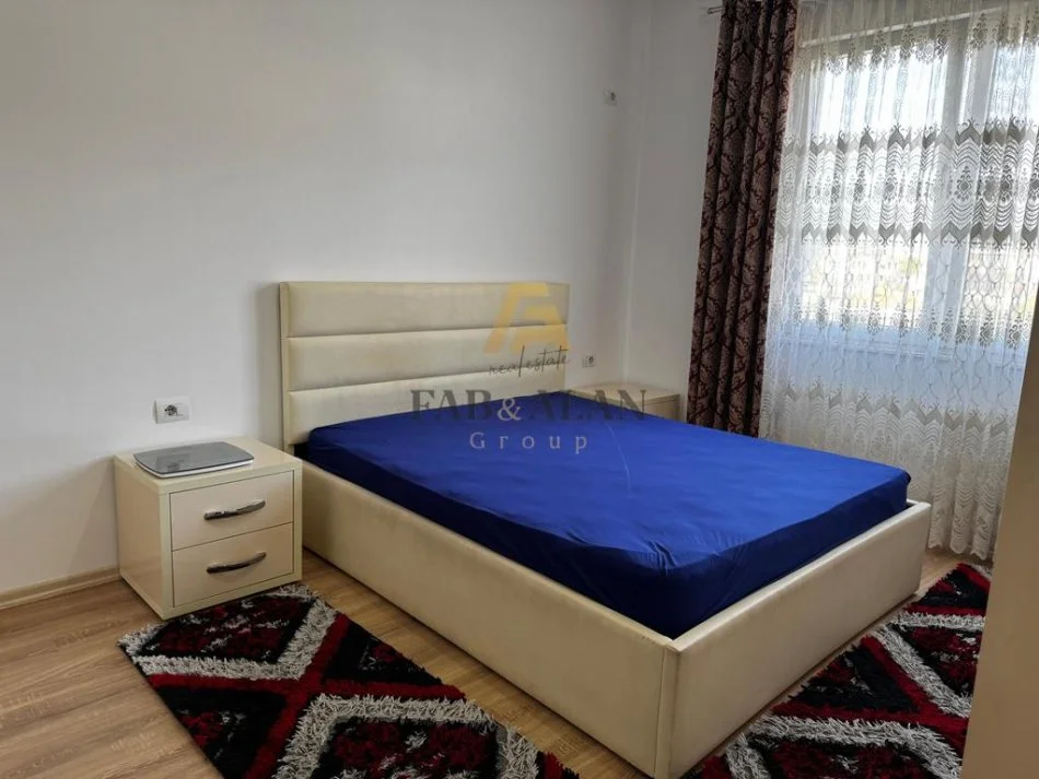 Tirane, jepet me qera apartament 3+1+2 Kati 2, 850 € (Kinostudio)