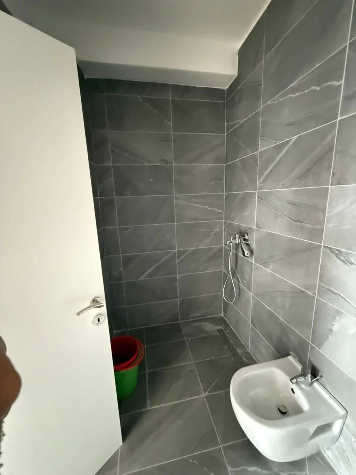 Tirane, jepet me qera apartament 1+1+Ballkon Kati 3, 60 m² 500 € (Stacion)