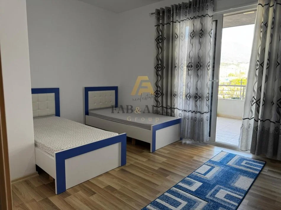 Tirane, jepet me qera apartament 3+1+2 Kati 2, 850 € (Kinostudio)