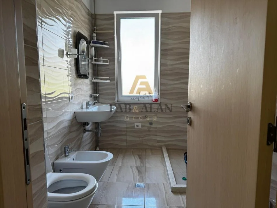 Tirane, jepet me qera apartament 3+1+2 Kati 2, 850 € (Kinostudio)