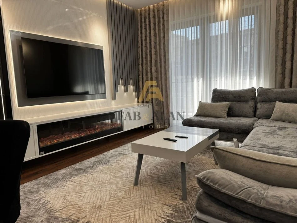 Tirane, jepet me qera apartament 2+1+2 Kati 3, 1.000 € (Kompleksi Arlis, Farmacia 10)