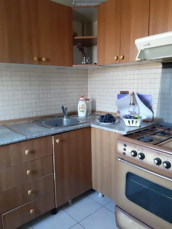 Tirane, jepet me qera apartament 1+1 Kati 4, 70 m² 350 € (Ali Dem prane Kryegjyshates)