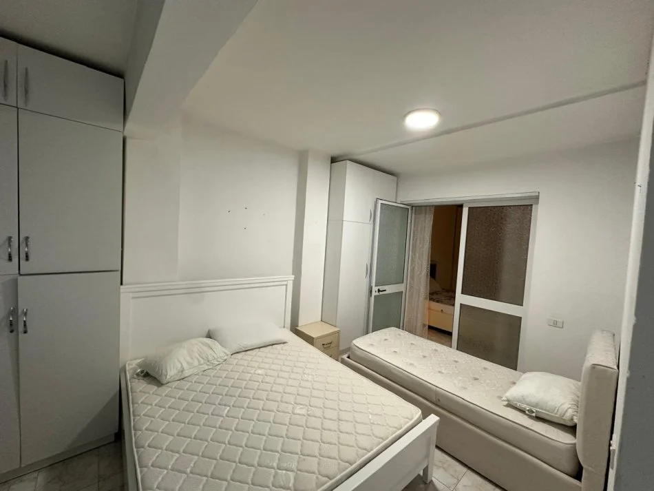 Tirane, jepet me qera apartament 2+1 Kati 2, 90 m² 600 € (Rruga e Elbasanit)