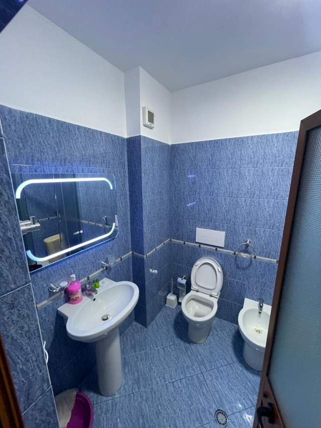 Tirane, jepet me qera apartament 2+1 Kati 4, 80 m² 600 Euro (Rruga Haxhi Dalliu)